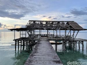 Pantai Waiwo Riwayatmu Kini, Tempat Jokowi Sarungan Nikmati Sunrise Rusak Berat Pantai Waiwo Riwayatmu Kini, Tempat Jokowi Sarungan Nikmati Sunrise Rusak Berat