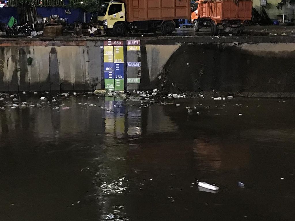 Jakarta Hujan Deras, Pintu Air Manggarai Masih Normal Malam ini