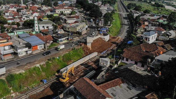 Foto Tampak Atas Progres Rel Ganda Sukabumi-Bogor, Kelar 2022