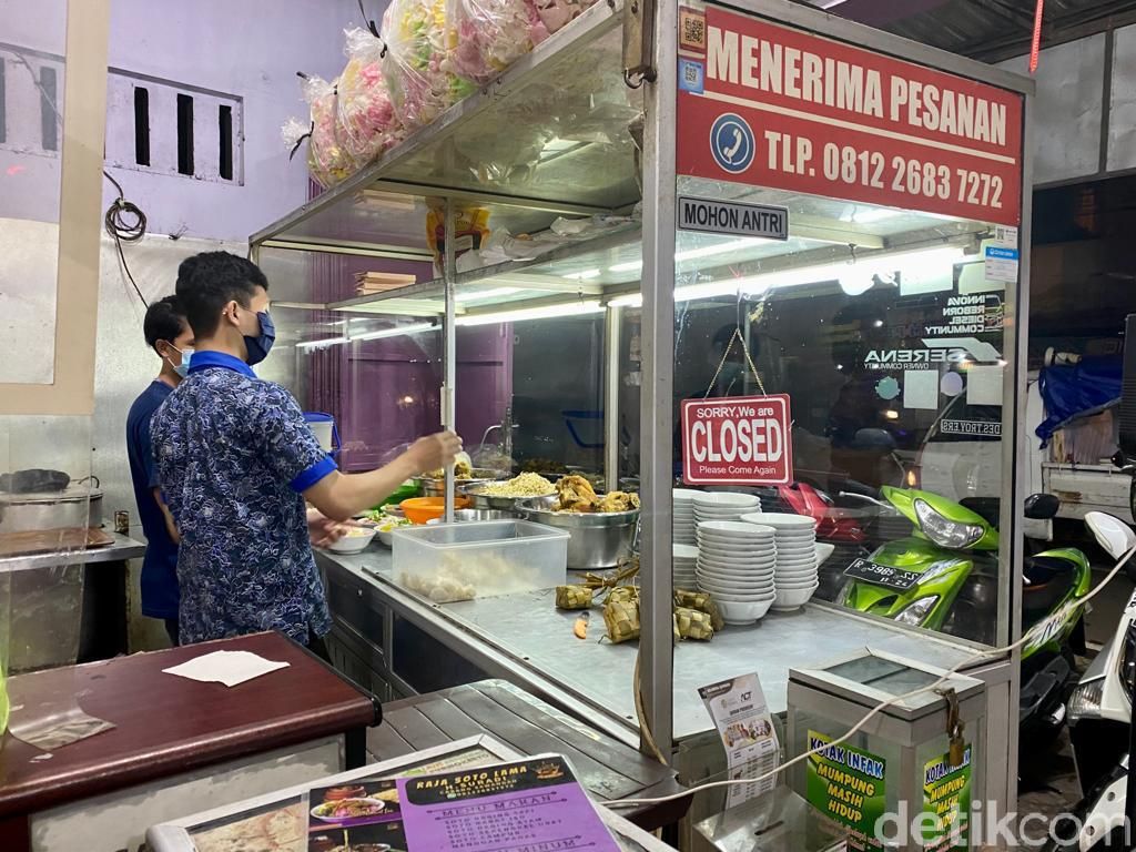 Soto Sokaraja H. Suradi yang Melegenda Kelezatannya di Purwokerto Soto Sokaraja H. Suradi yang Melegenda Kelezatannya di Purwokerto