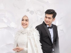 Oki Setiana Dewi Mohon Doa untuk Rumah Tangga Ria Ricis dan Teuku Ryan