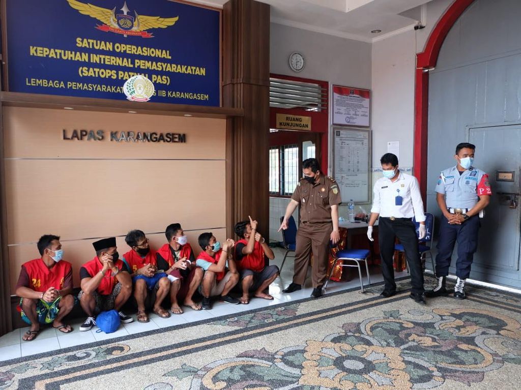 22 Tersangka Pemalsu Surat Vaksin di Bali Segera Disidang 22 Tersangka Pemalsu Surat Vaksin di Bali Segera Disidang
