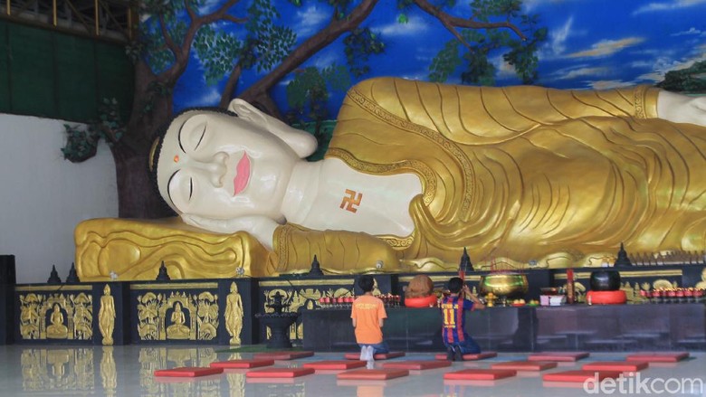 Vihara Buddha Dharma & Pho Sat