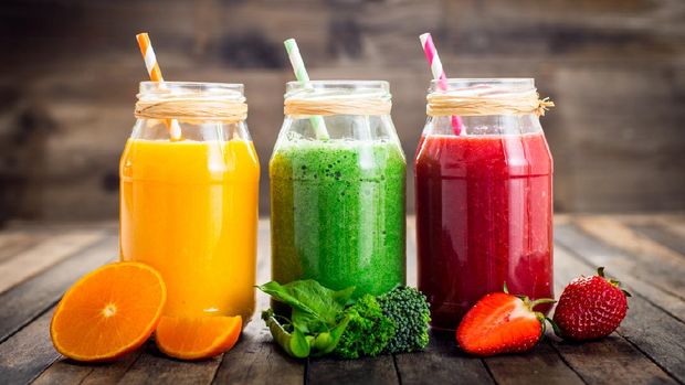 Healthy fruit and vegetable smoothies in the jar