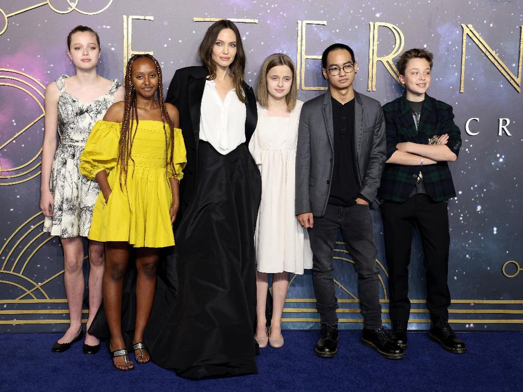Anak Pakai Baju Lama Angelina Jolie Lagi di Premier Eternals, Tuai Pujian Anak Pakai Baju Lama Angelina Jolie Lagi di Premier Eternals, Tuai Pujian