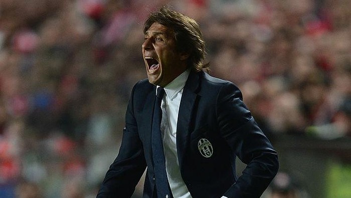 Antonio Conte LISBON, PORTUGAL - APRIL 24: Antonio Conte of Juventus shouts instructions during the UEFA Europa League Semi Final between SL Benfica and Juventus at Estadio da Luz on April 24, 2014 in Lisbon, Portugal. (Photo by Jamie McDonald/Getty Images)