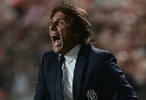 Gaya Teriak-teriak Conte, Pemain sampai Wasit pun Kena!