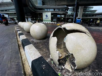 Belum Lama Dipasang, Bollard di CSW Rusak dan Memprihatinkan