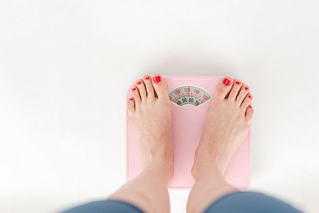 Berat badan dapat diatur dengan menerapkan pola makan sehat dan olahraga yang rutin.