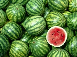 Begini 5 Cara Terbaik Nabi Muhammad SAW saat Makan Semangka