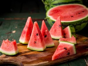 Jangan Minum Air Setelah Makan Semangka, Ini Sebabnya