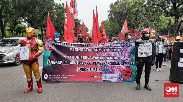Cerita Kamen Rider Black dan Iron Man Ikut Demo Buruh dan Mahasiswa.