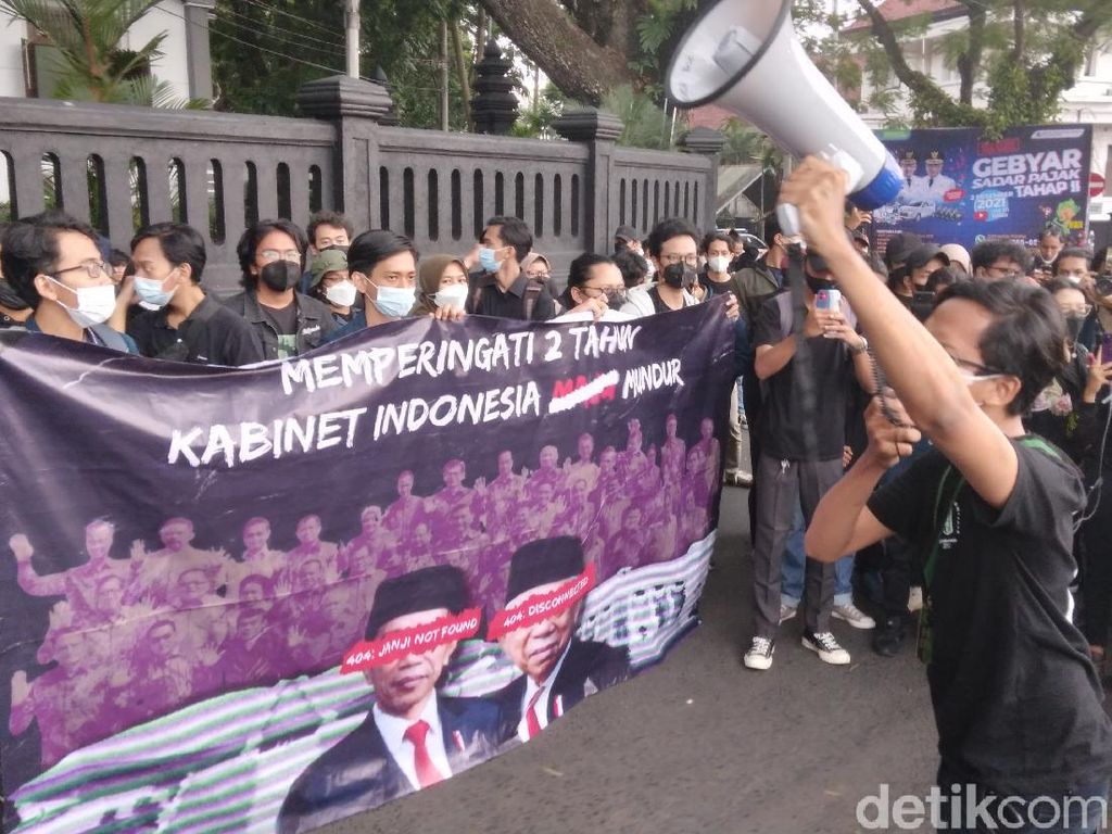 Mahasiswa Malang Demo 2 Tahun Jokowi-Maruf, Sebut Kebijakannya Tak Pro Rakyat
