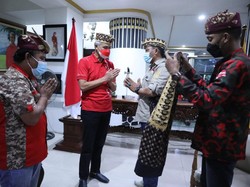 Ganjar Pranowo Ultah ke-53, Dapat Hadiah dan Sempat Trending Twitter