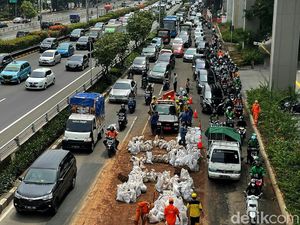 Gegara Tumpahan Tanah, Jalan MT Haryono Macet