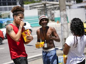 Giliran Rio de Janeiro Cabut Aturan Wajib Masker di Luar Ruangan