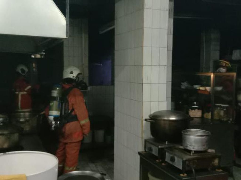 Dapur Hotel Elmi Terbakar, 5 Penghuni Sesak Napas Dilarikan ke RS