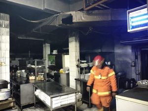 Kebakaran di Hotel Elmi, 5 Orang yang Sesak Napas dari 3 Kamar Kebakaran di Hotel Elmi, 5 Orang yang Sesak Napas dari 3 Kamar