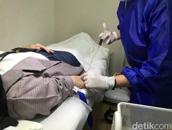 Ngetren Suntik Immune Booster, Bedakah Efeknya dengan Minum Vitamin Oral?