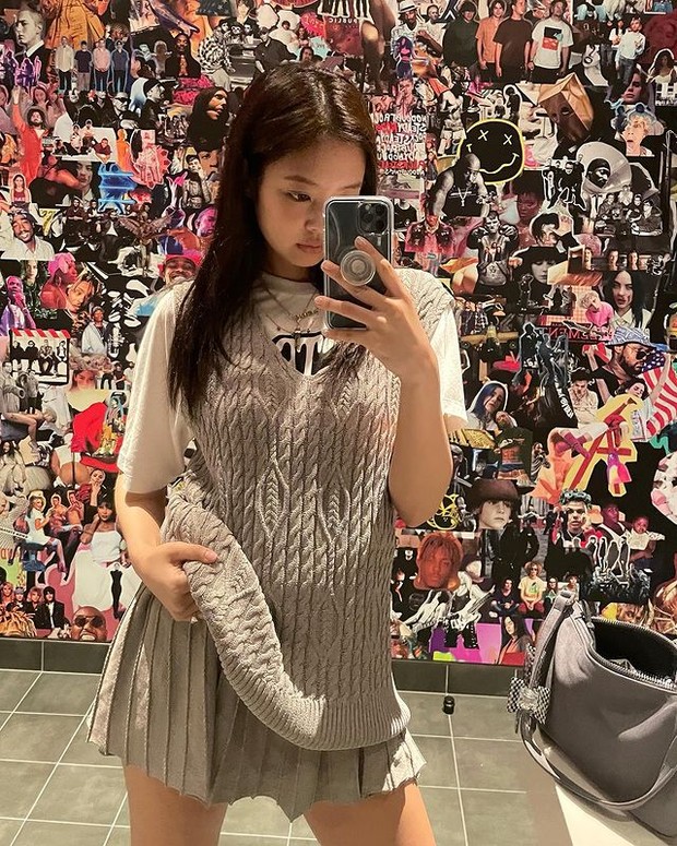 Jennie BLACKPINK dengan Sweater Vest