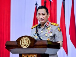 Kapolri Apresiasi Kejujuran Cleaning Service Bandara Kembalikan Cek Rp 35,9 M