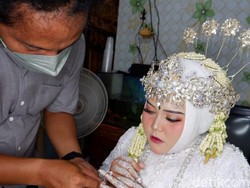 Viral Anak Band Vakum Manggung karena Pandemi, Bantu Istri Rias Pengantin