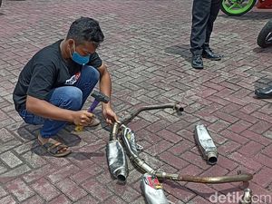 Kapok! Pemilik Hancurkan Sendiri Knalpot Brong Miliknya Setelah Kena Razia
