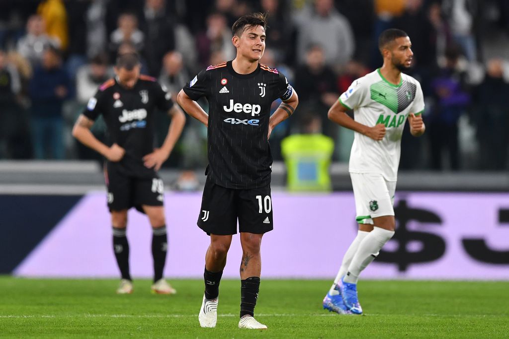 TURIN, ITALY - OCTOBER 27: Paulo Dybala of Juventus looks dejected after Maxime Lopez of US Sassuolo (not pictured) scored their teams second goal during the Serie A match between Juventus and US Sassuolo at Juventus Stadium on October 27, 2021 in Turin, Italy. (Photo by Valerio Pennicino/Getty Images)