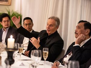 Luhut Bertemu Tony Blair, Curhat soal Negara Kelas 2 hingga Uni Eropa Luhut Bertemu Tony Blair, Curhat soal Negara Kelas 2 hingga Uni Eropa