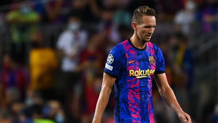 BARCELONA, SPAIN - SEPTEMBER 14: Luuk de Jong of FC Barcelona looks on during the UEFA Champions League group E match between FC Barcelona and Bayern München at Camp Nou on September 14, 2021 in Barcelona, Spain. (Photo by David Ramos/Getty Images)