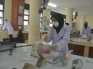 Menengok Kuliah Tatap Muka Praktikum di Fakultas Peternakan IPB University Menengok Kuliah Tatap Muka Praktikum di Fakultas Peternakan IPB University