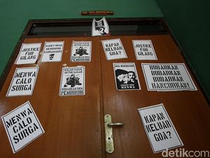 Peserta Diksar Tewas, Markas Menwa UNS Ditempeli Poster Kecaman Peserta Diksar Tewas, Markas Menwa UNS Ditempeli Poster Kecaman