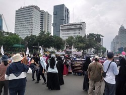 Massa Demo Mulai Datangi Patung Kuda Jakpus