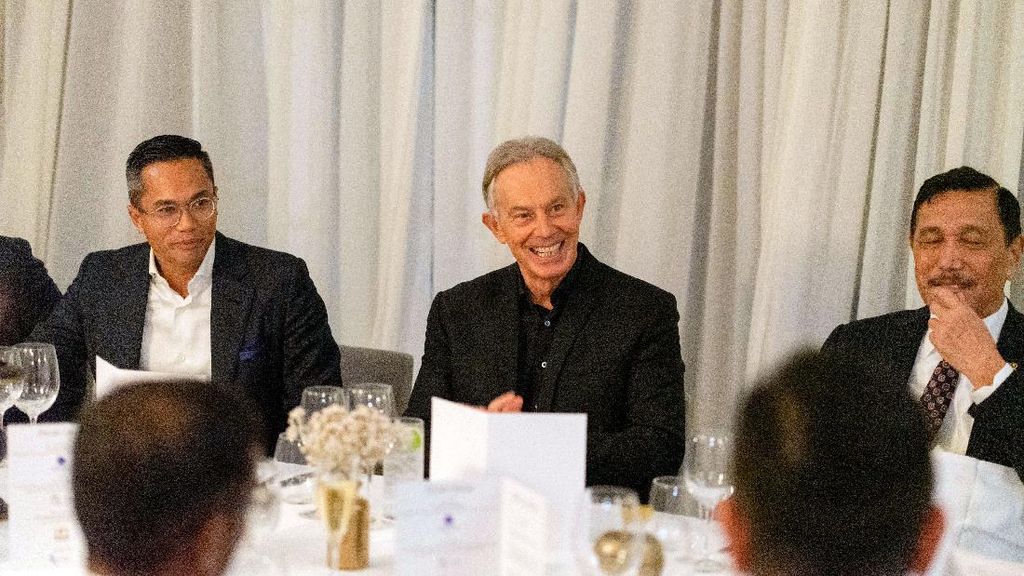 Menko Luhut Bertemu Tony Blair di Inggris, Bahas Apa?