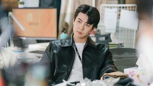 Gaya Sehun EXO Jadi Pegawai Baru di Now We Are Breaking Up