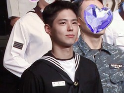 Park Bo Gum Jadi Tukang Cukur Berlisensi, Ini Kegiatannya Selama Wamil