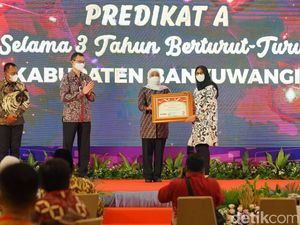 Khofifah Beri Penghargaan ke Banyuwangi yang Konsisten Raih SAKIP A
