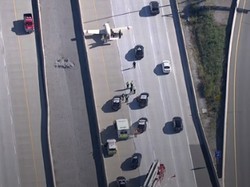 Trouble Engine! Pilot Gercep Mendaratkan Pesawat di Jalan Tol