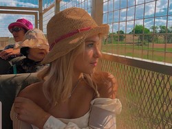 Putri Bungsu Bill Gates Tampil Berbikini, Ungkap Keresahan Ini