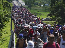 Momen Ribuan Migran Melintas Perbatasan Belarusia-Polandia