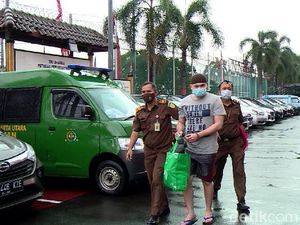 Ridho Rhoma Dibui 2 Tahun Penjara, Rhoma Irama: Saya Serahkan Semua Ridho Rhoma Dibui 2 Tahun Penjara, Rhoma Irama: Saya Serahkan Semua