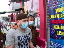 Penampakan Ridho Rhoma Dipindahkan ke Lapas Cipinang