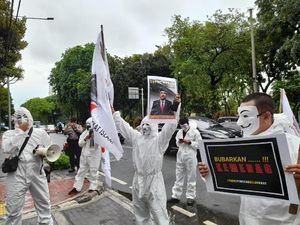 Sekelompok Pria Bertopeng V for Vendetta Datangi Kemenag
