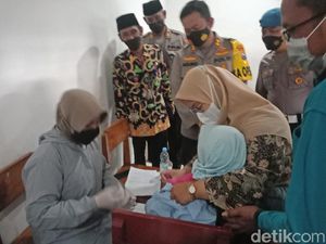 Pasca-siswa SD Meninggal, Jombang Tetap Pakai Pfizer untuk Vaksinasi Remaja Pasca-siswa SD Meninggal, Jombang Tetap Pakai Pfizer untuk Vaksinasi Remaja