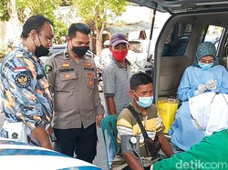 Saat Pendemo di Banyuwangi Jadi Sasaran Vaksinasi
