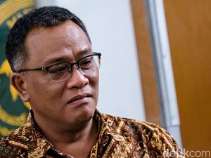 Divonis 10 Bulan Bui-Tak Ditahan, Jumhur: Saya Tidak Puas! Divonis 10 Bulan Bui-Tak Ditahan, Jumhur: Saya Tidak Puas!