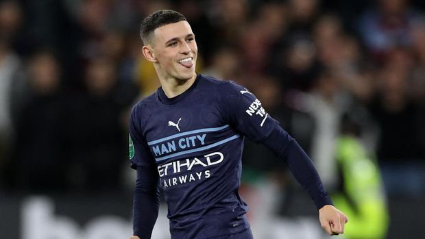 Soccer Football - Carabao Cup - Round of 16 - West Ham United v Manchester City - London Stadium, London, Britain - October 27, 2021 Manchester City's Phil Foden reacts after missing his shot during the penalty shoot-out Action Images via Reuters/Peter Cziborra EDITORIAL USE ONLY. No use with unauthorized audio, video, data, fixture lists, club/league logos or 'live' services. Online in-match use limited to 75 images, no video emulation. No use in betting, games or single club /league/player publications. Please contact your account representative for further details.