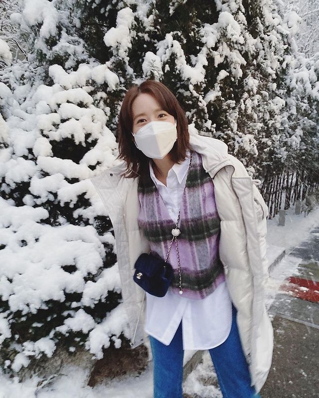 Yoona dengan Vest Flanel