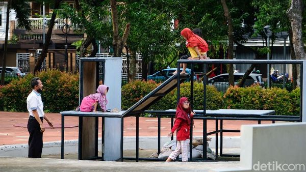 Asyiknya Bermain Tanpa Gadget di Luar Rumah