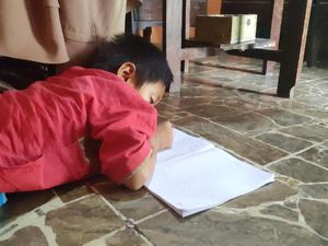 Pilu Bocah Berkelamin Ganda di Cianjur, Kerap Dibully Teman Pilu Bocah Berkelamin Ganda di Cianjur, Kerap Dibully Teman